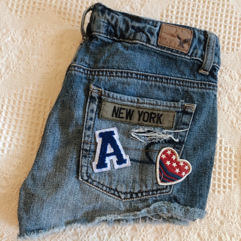 Mid-waisted patchwork denim shorts